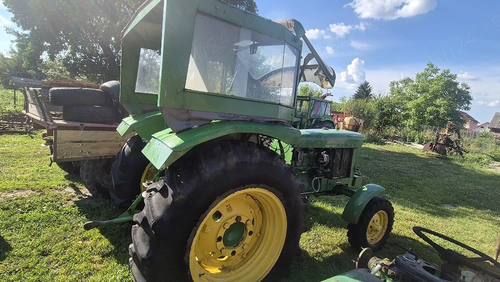 Vând  Tractor  John  Deere 2130 s adus recent din Germania 