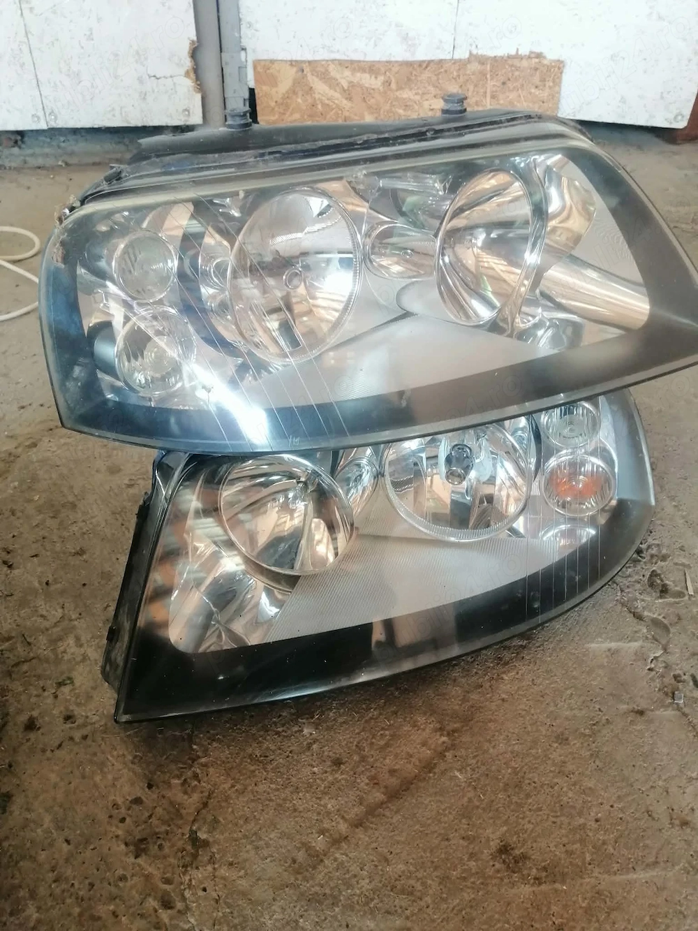 Faruri Seat Alhambra 2004 – stare foarte bună 2 bucăți-400 lei