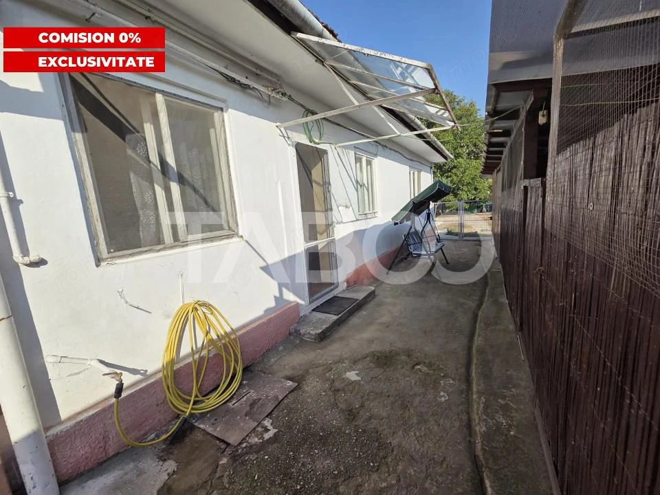 Casa 2 camere curte comuna de vanzare zona Centrala 47 mp utili 