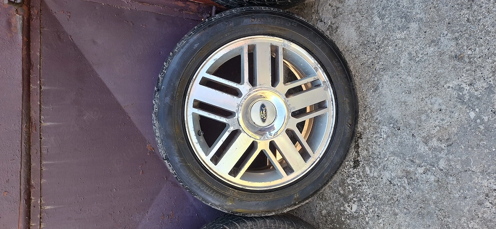 Vând set complet de 4 jante din aliaj Ford.