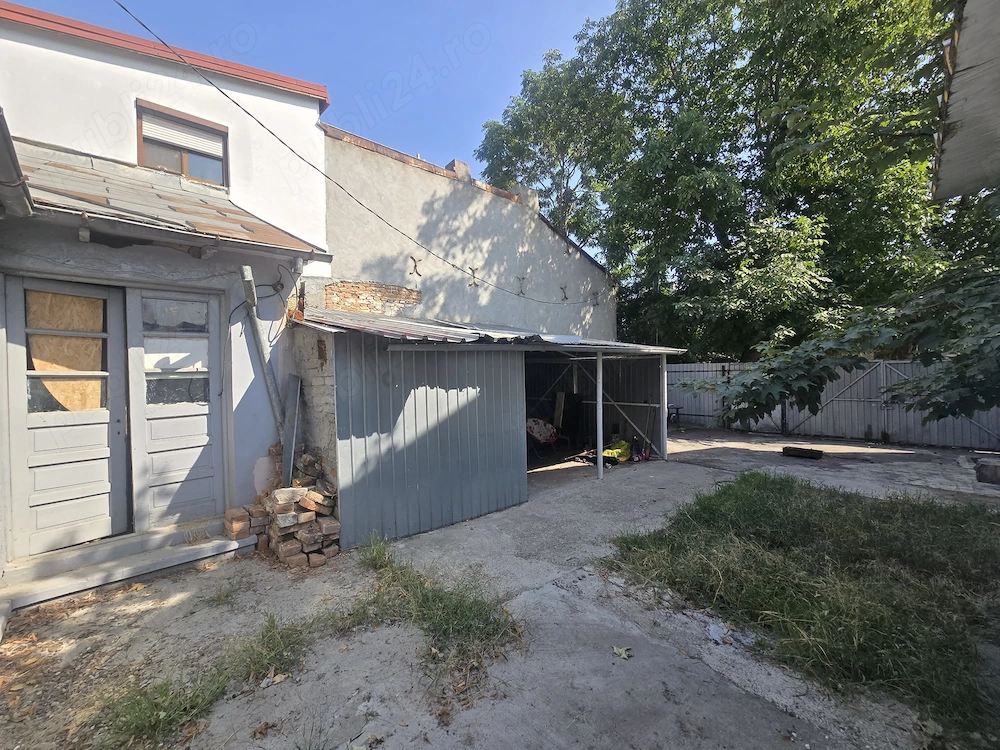Casa demolabila cu Teren, zona Unirii - C. Galati