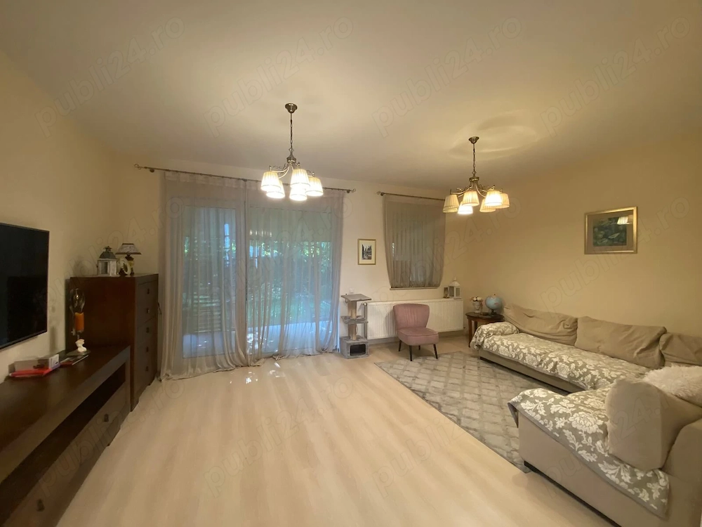 Oferta inchiriere vila parte din triplex in Zavoi, 900 EURO