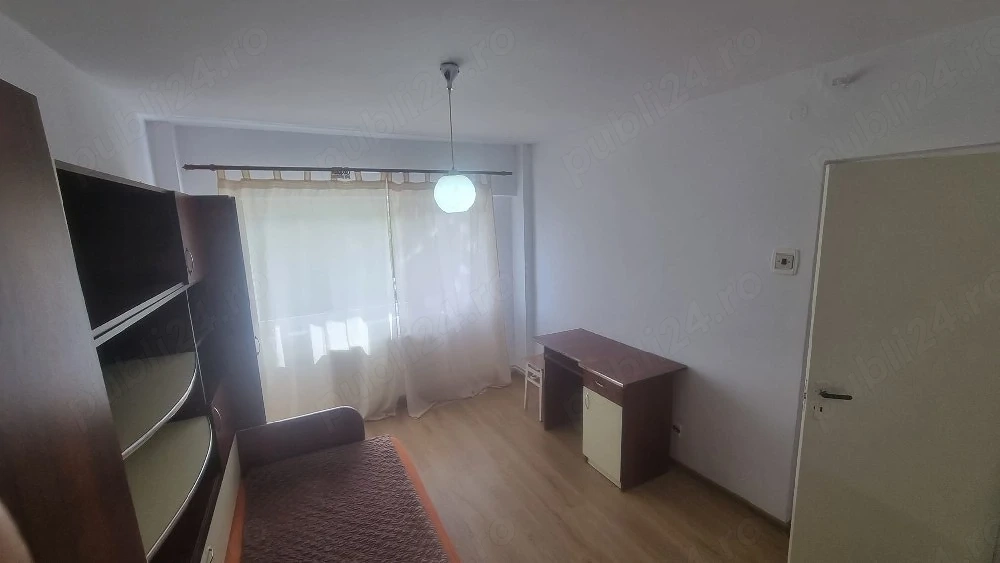 Garsoniera Bd Traian bloc de apartamente 