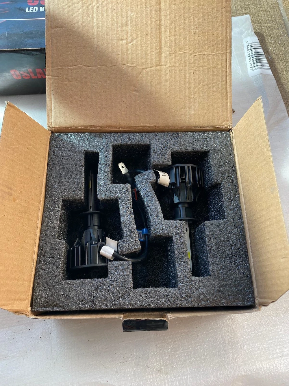 Becuri auto LED cu soclu H1