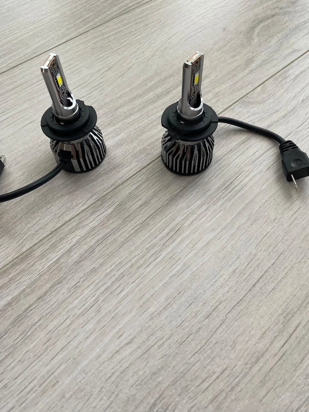 Becuri auto LED cu soclu H7, potrivite pentru faza scurtă sau lungă
