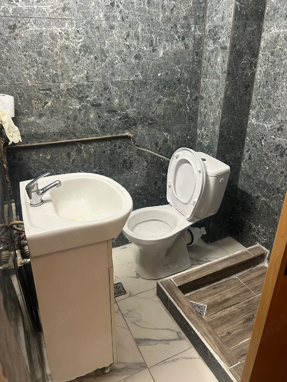 Închiriez apartament  in calea Buziasului,250 euro plus garanției 