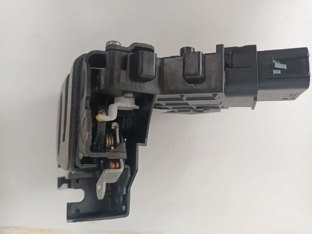 Broască ușă stânga față LR091344 Range Rover / Land Rover 8X2A-21813-BE