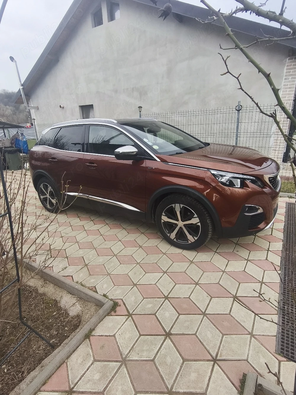 Vând Peugeot 3008 GT 