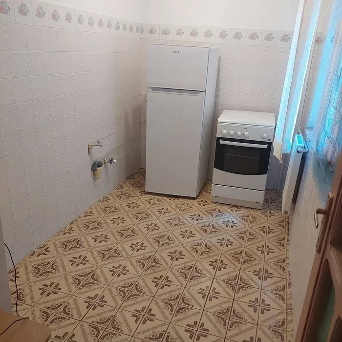 Apartament 1 camera decomandat etaj 1  Aradului aproape de Piata Verde mobilat utilat
