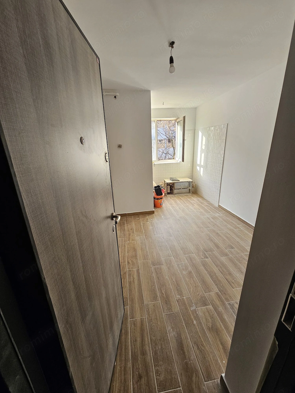 Garsoniera complet renovata - Lunca Florilor et 2 4