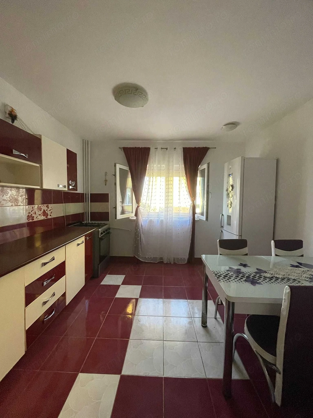 De închiriat apartament 3 camere Bd. Uverturii