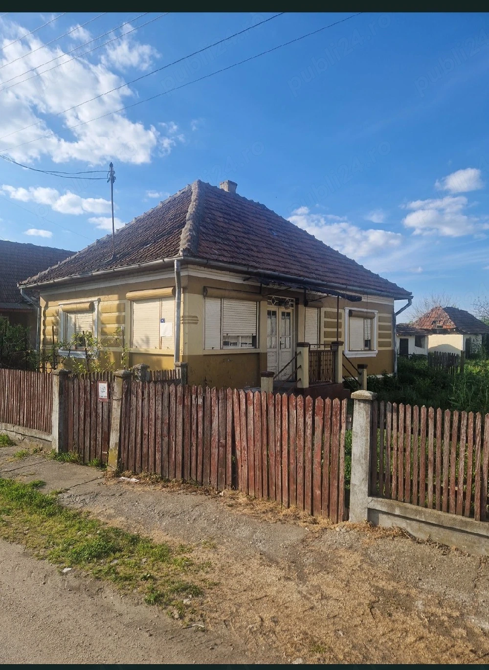 Vindem o casa cu cateva anexe!!!