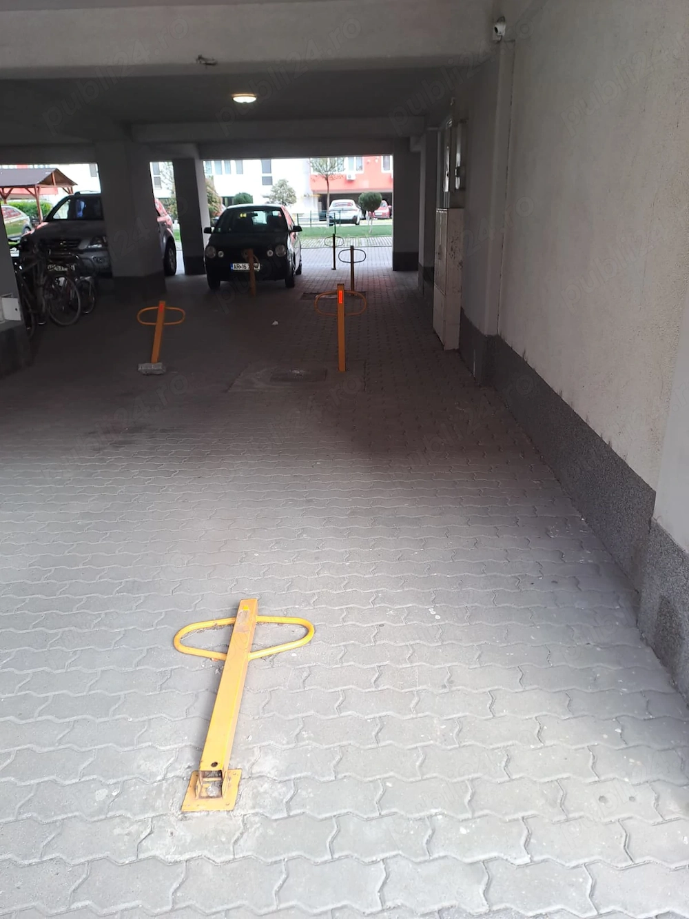 Închiriez loc de parcare acoperit în complexul ARED UTA, Arad