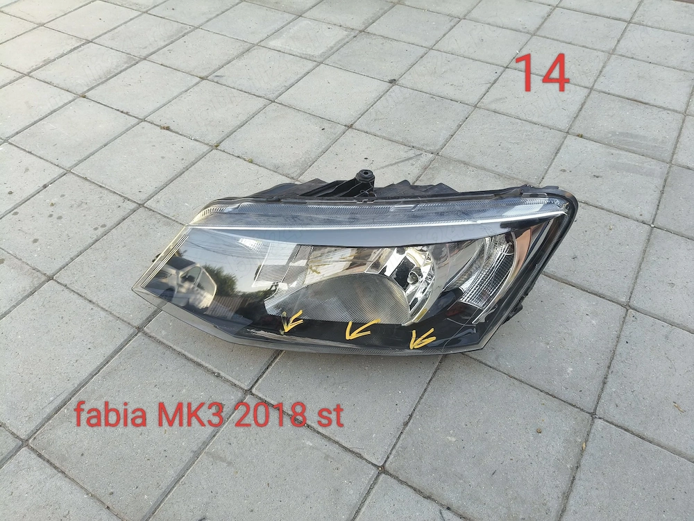 Far stânga Skoda Fabia MK3 2018