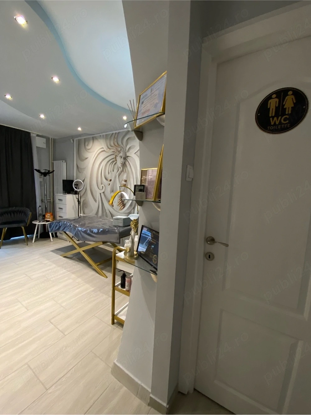 Vând salon la cheie   