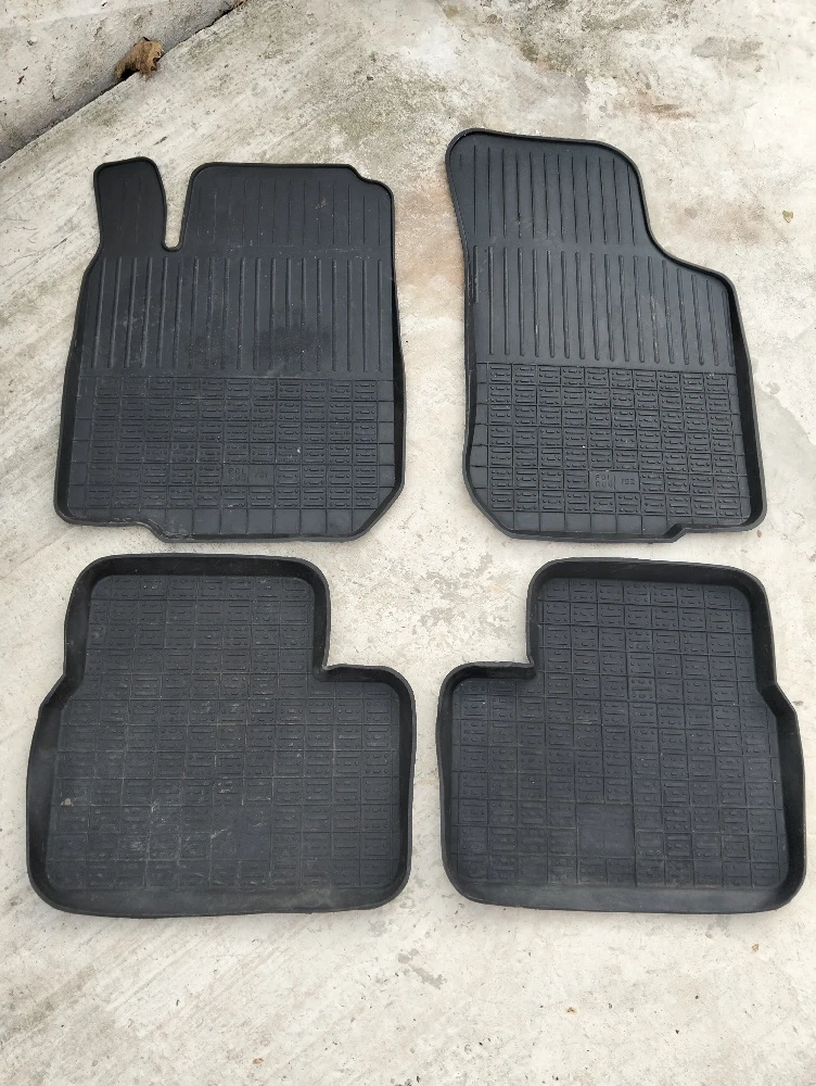 Covorase auto din cauciuc universale cu bordură 3cm