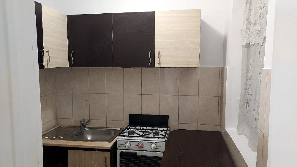Închiriez  Garsonieră