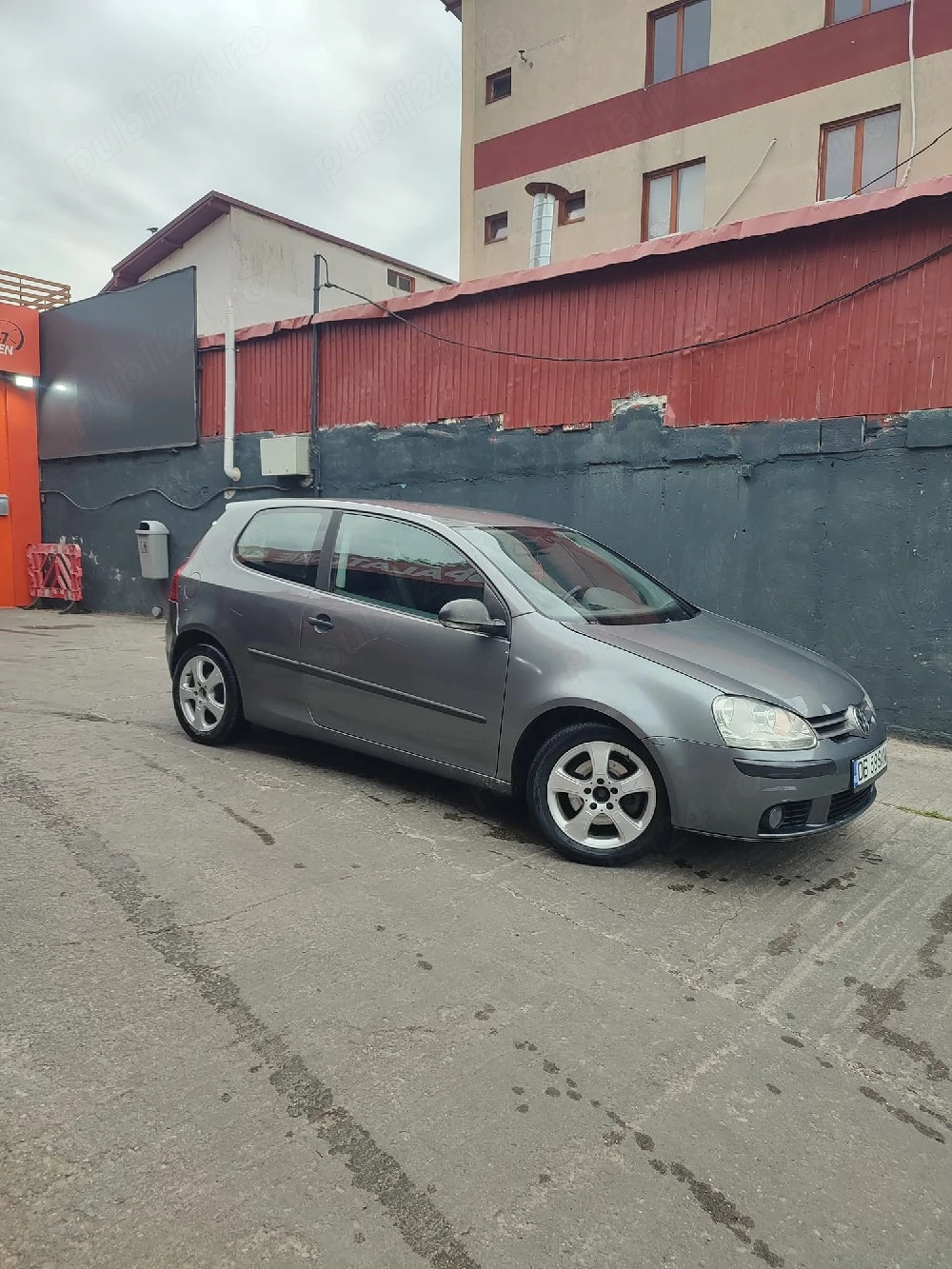 vând golf 5 motor de 1 9 diesel consum mic 