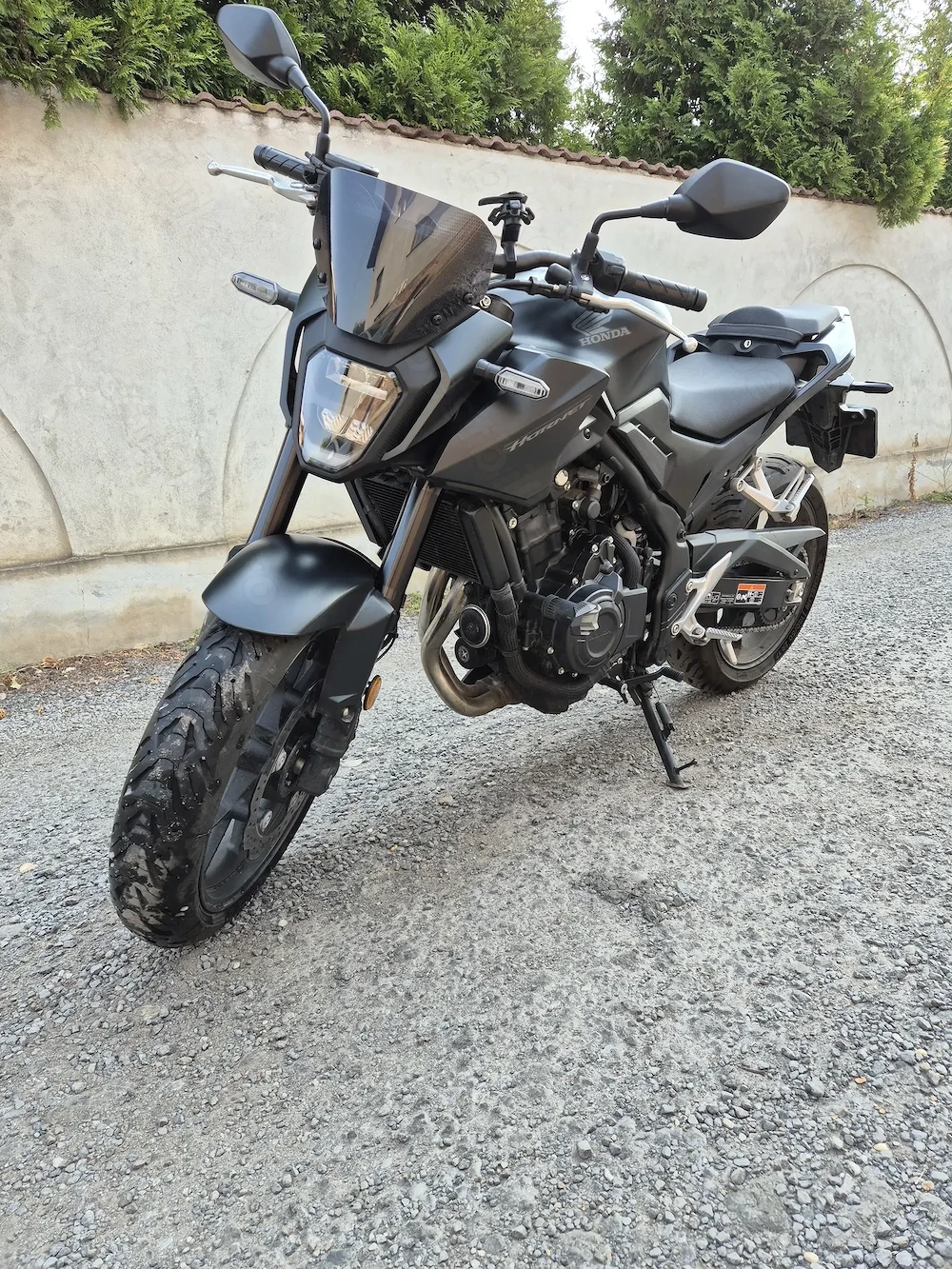 Motocicletă Honda CB 500 Hornet, aflată încă în garanție