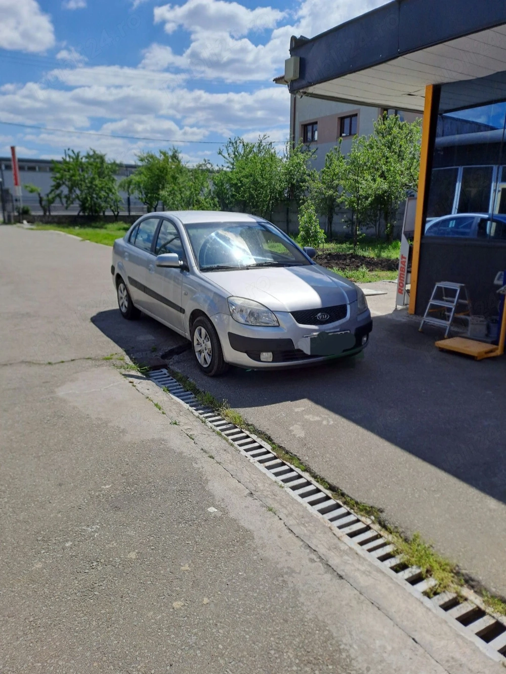 Se vinde mașină 