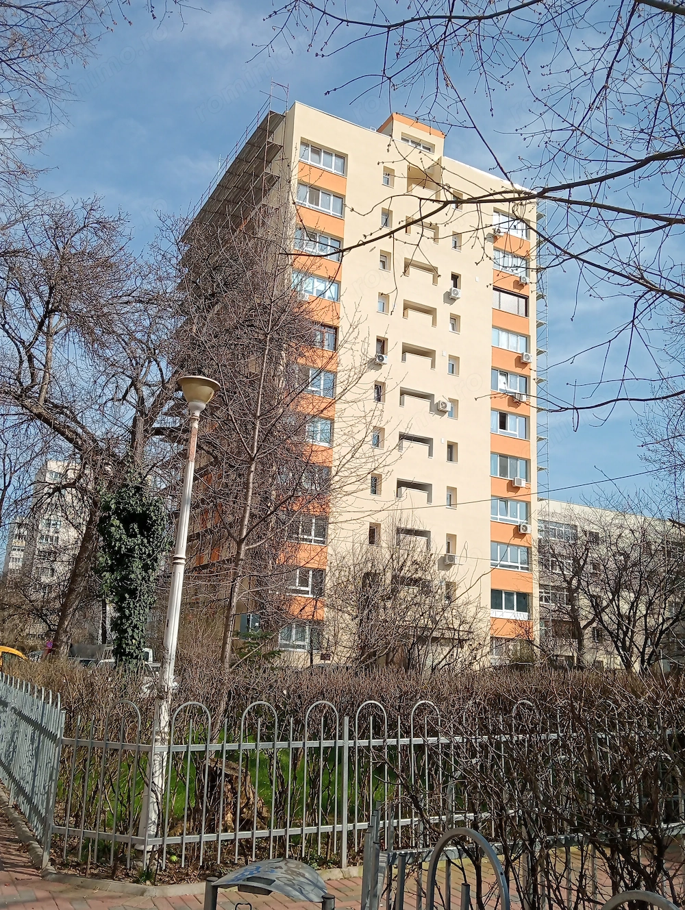 Vând apartament 2 camere Titan
