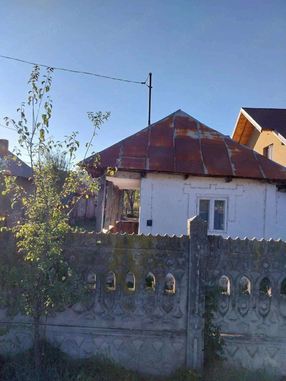 Vând casă bătrânescă