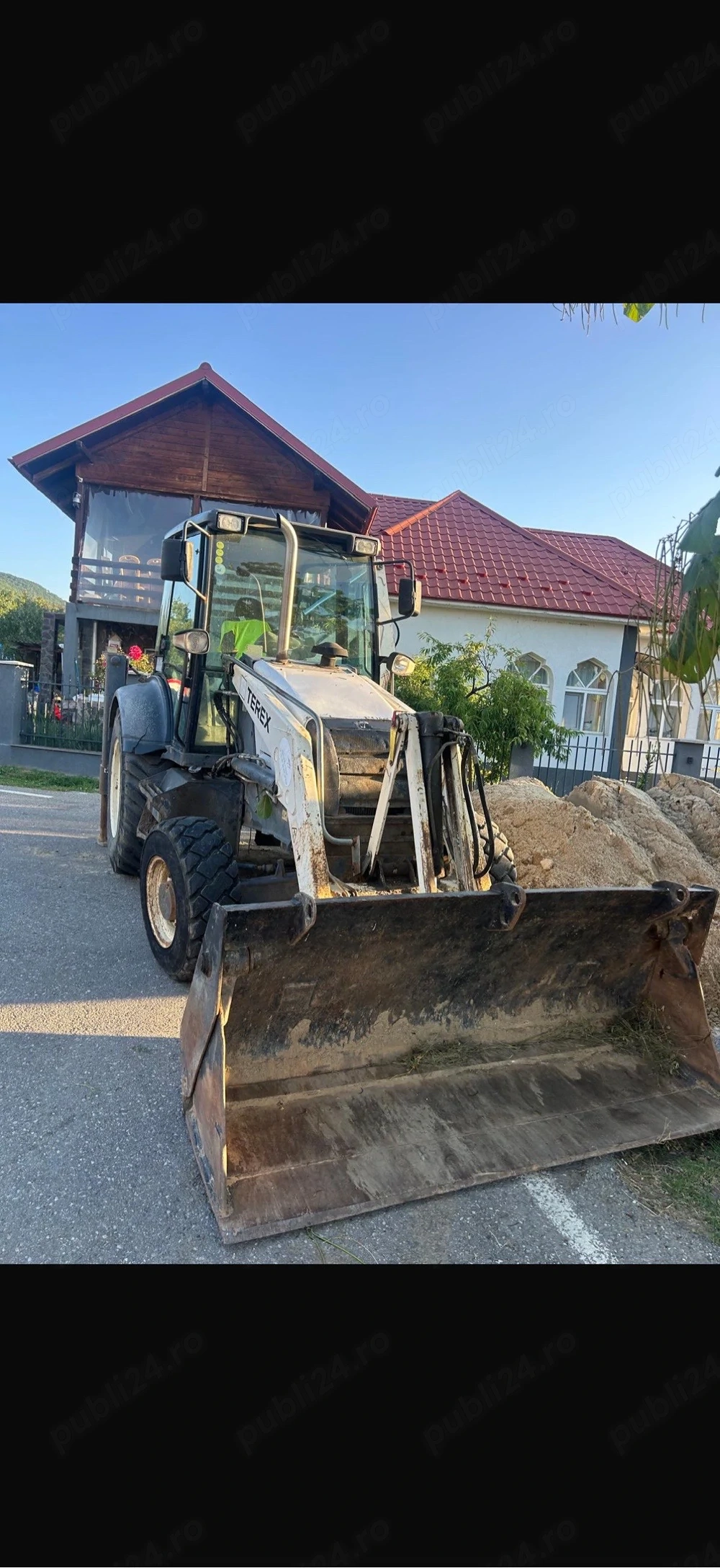 Buldoexcavatorist Curtea de Arges