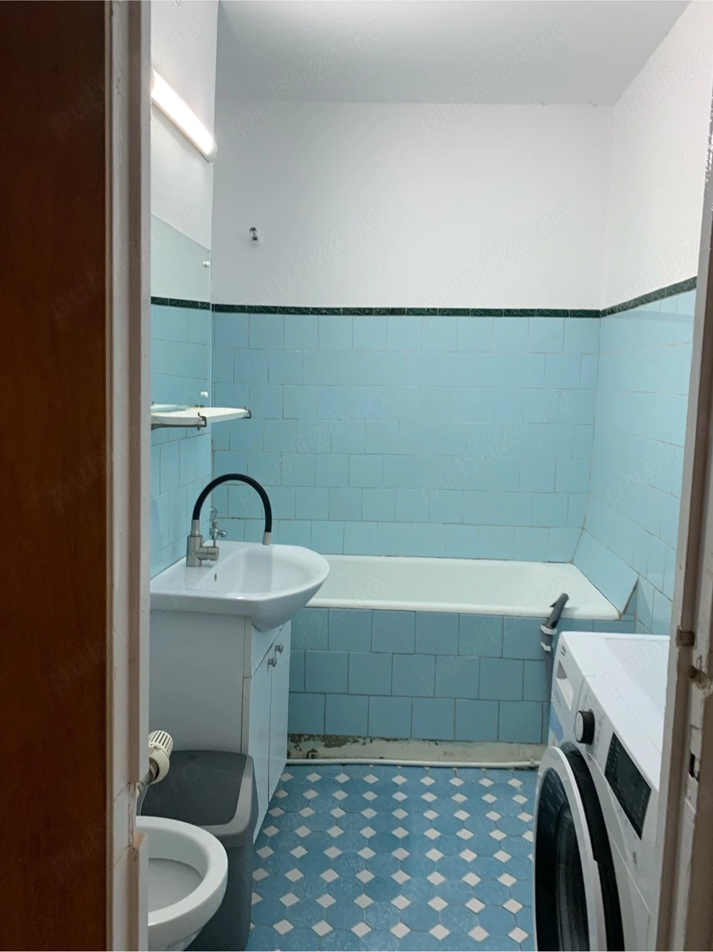 vand apartament doua camere