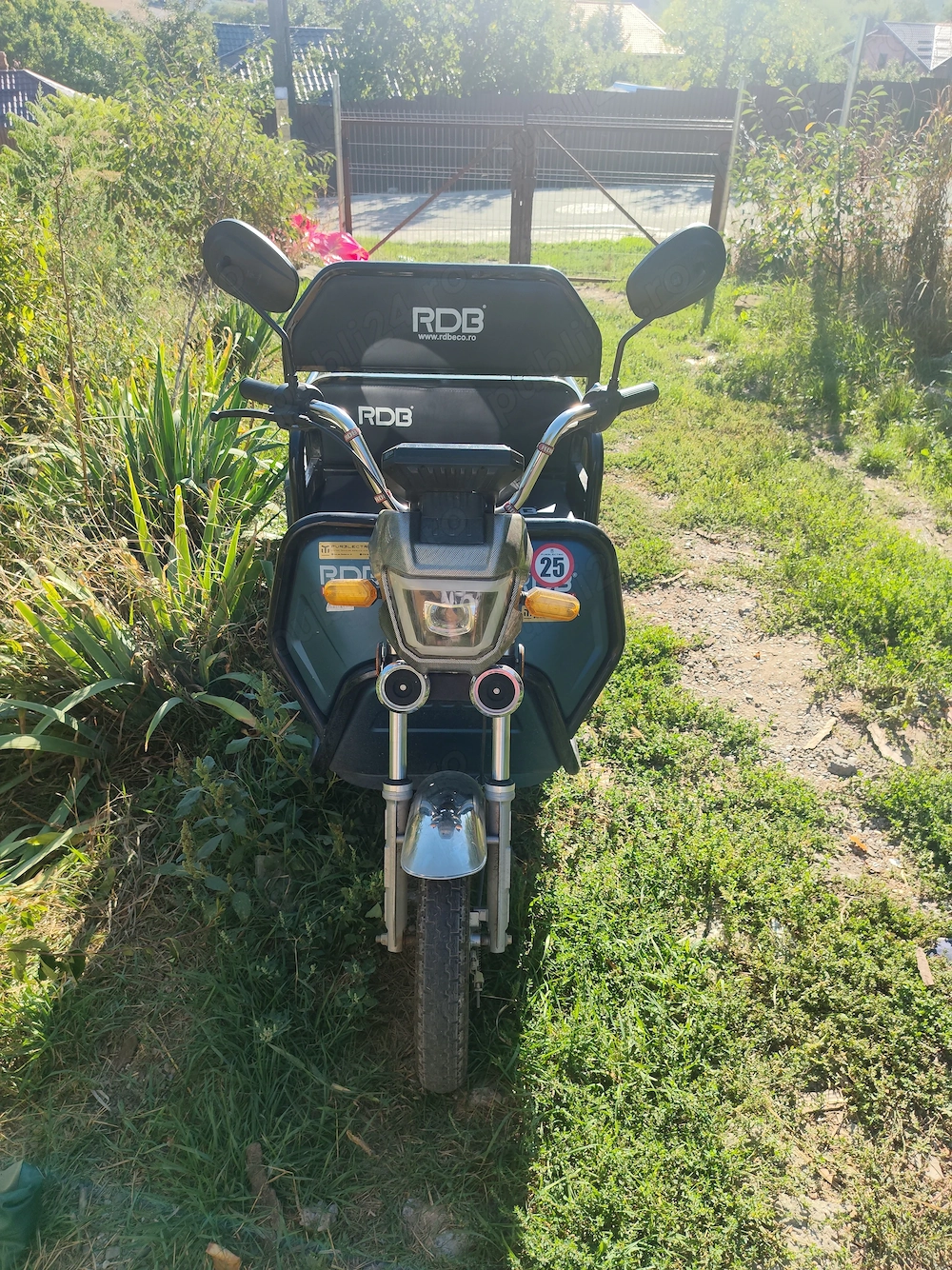 Ofer spre vânzare un triciclul electric foarte bun, are 2300 kilometri și are autonomie de 40 kilome