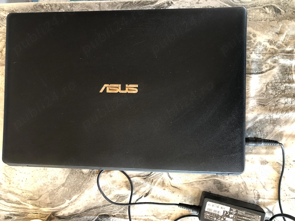 Laptop ASUS,Windows 11 instalat,ușor neg