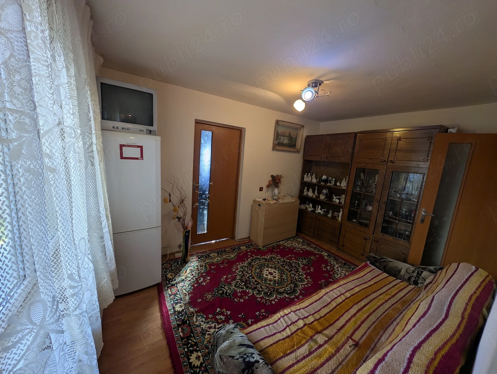 De vanzare apartament 2 camere semidecomandat, parter, mobilat si utilat