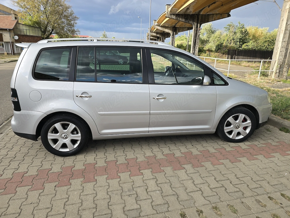 Vand touran  benzina 
