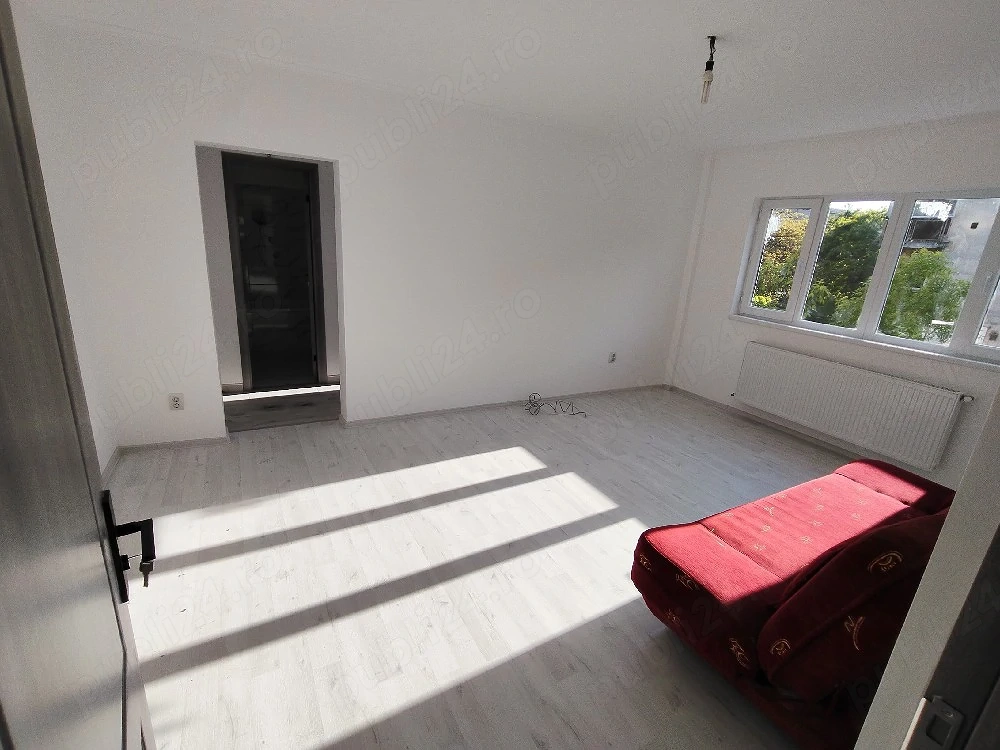 Vând apartament 2 camere, micro 16, etaj 2