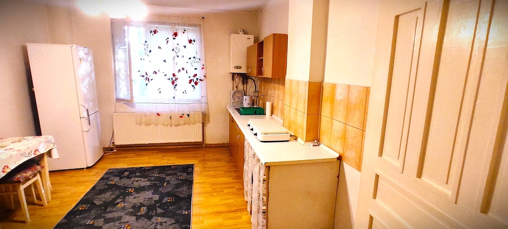 Apartament cu intrare separata, parter, curte si parcare