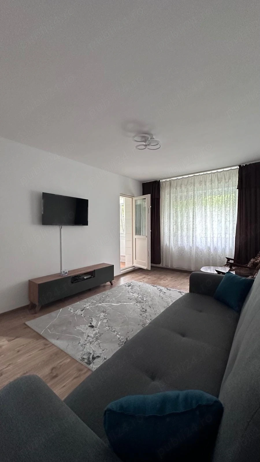 Inchiriez apartament 2 camere, decomandat, Micro 17 - Galați