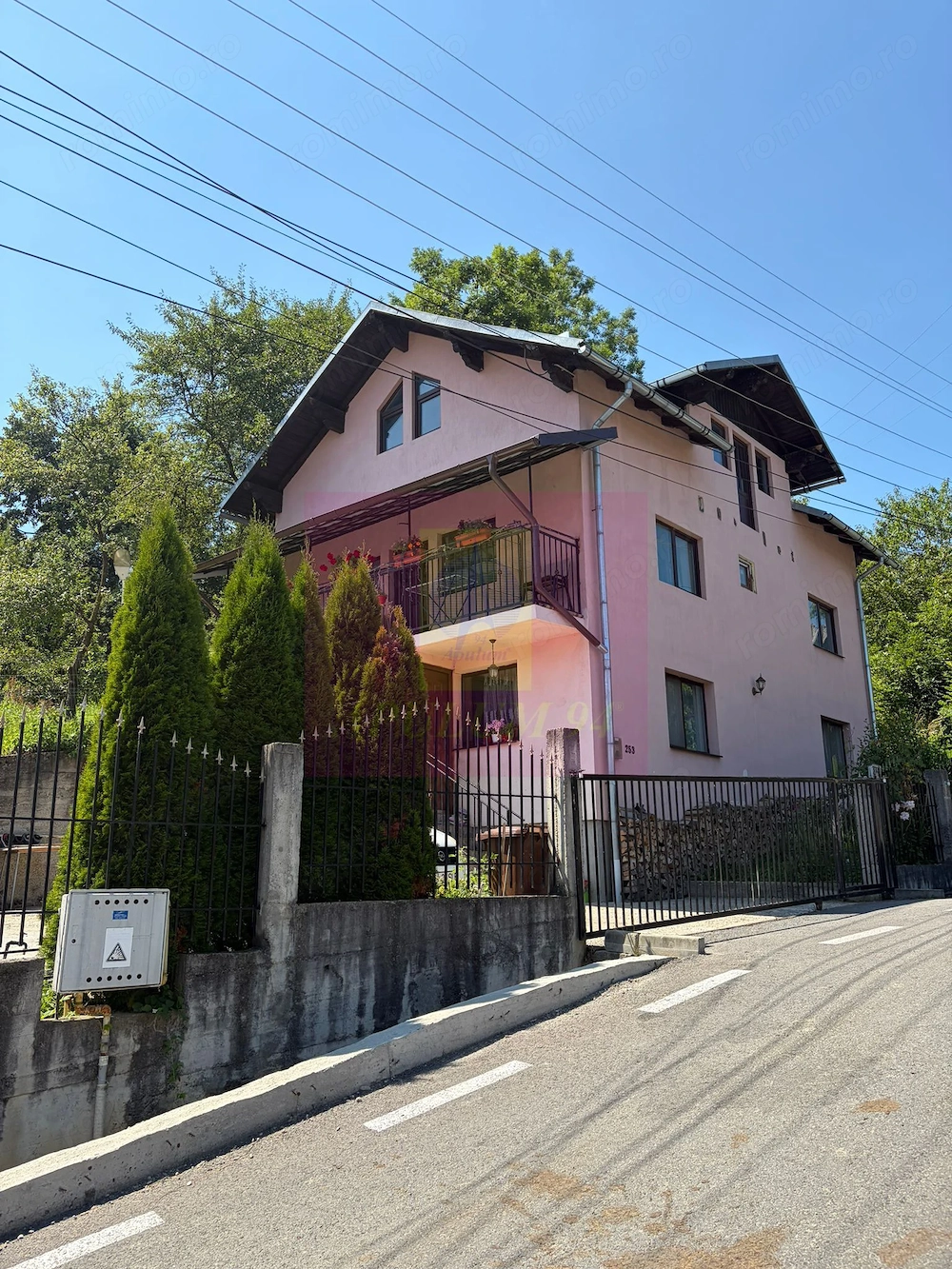 Casa de vanzare cu 4 camere in Comarnic