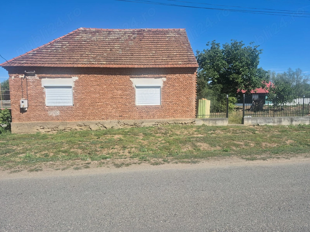 Vand urgent casa cu 2 camere în sat Belotinț, județul Arad, 27500 euro