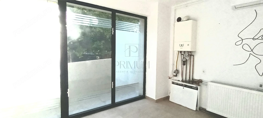 Spatiu comercial renovat cu 2 vitrine mari 11 ml, pe colt - Complexul Studentesc