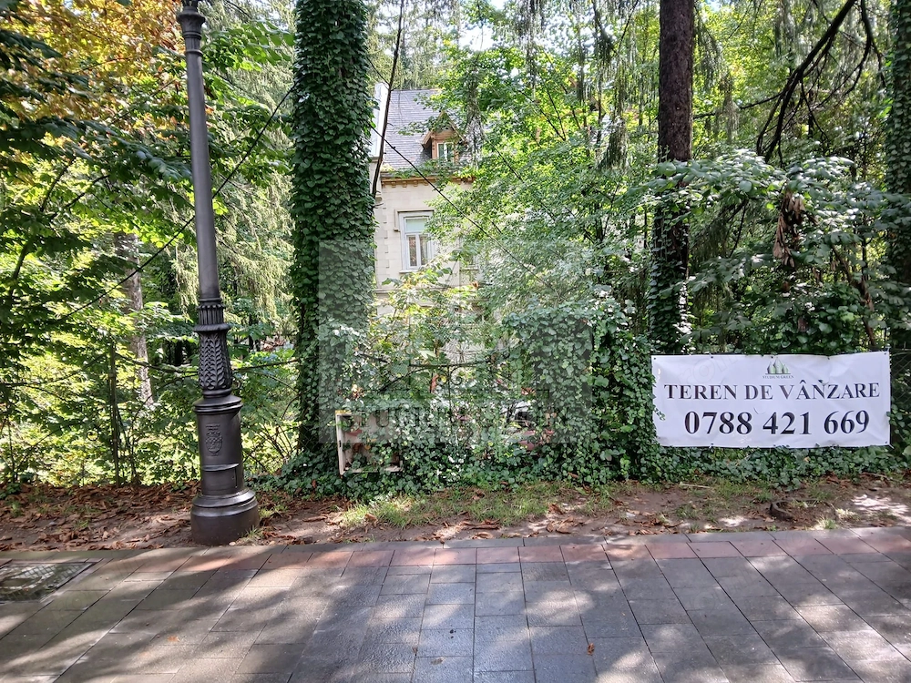 Propietate de vanzare- 3,313 mp Sinaia central!  Teren si apartament!