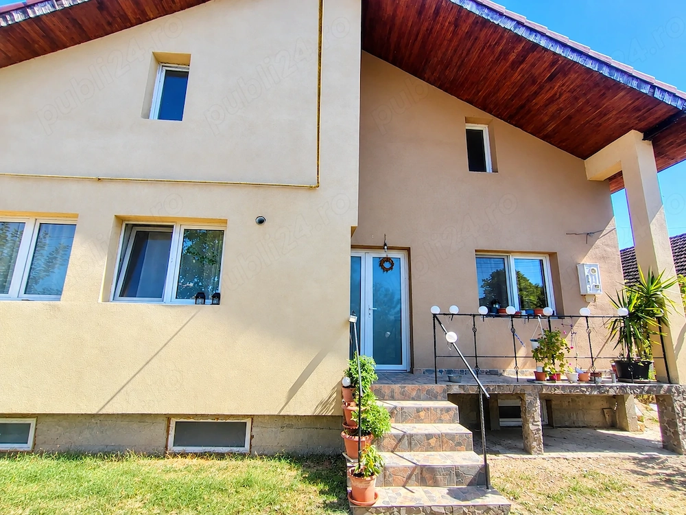Vând casă in sat Horia