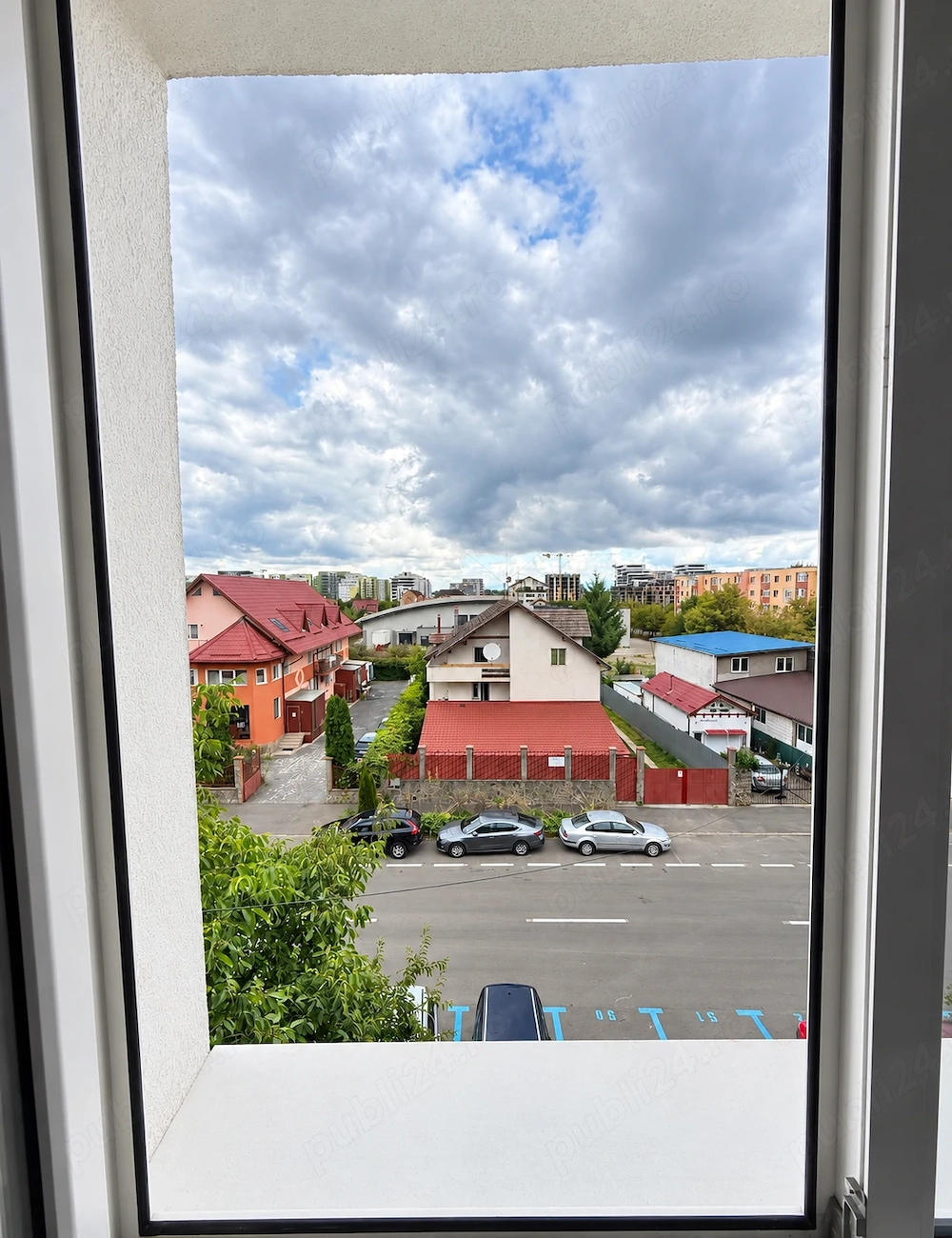 Garsonieră de închiriat   10 min de Coresi, aproape de Lidl și piață