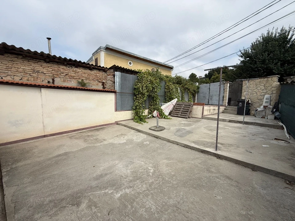  ZONA CENTRALA- CASA 4 CAMERE , SUPRAFATA TOTALA 100 MP , TEREN 240 MP
