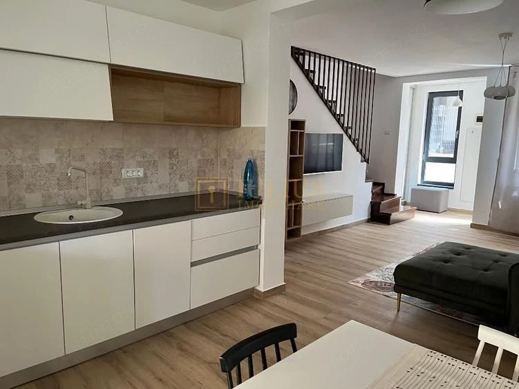 Dumbravita| casa pe două niveluri| 3 camere-2 dormitoare| 2 bai| parcare