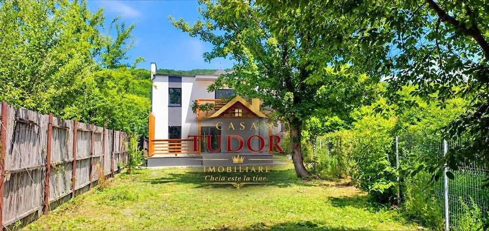 CASA IN VALEA URSULUI.