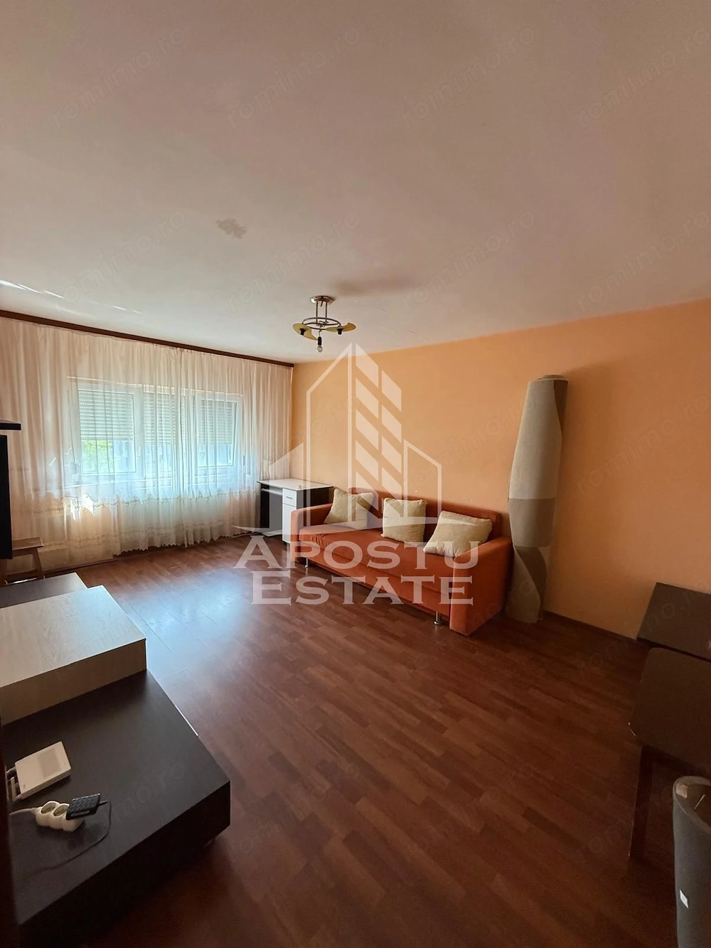 Apartament 3 camere,centrală proprie în zona Soarelui.