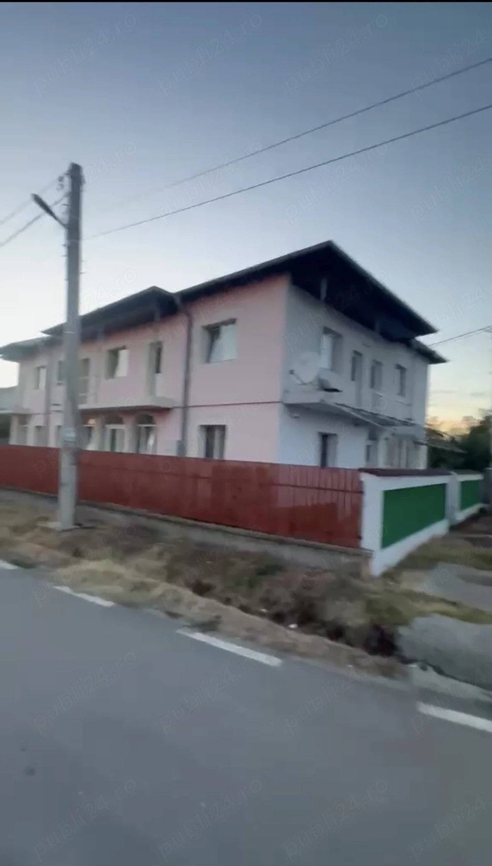 Închiriez casă 