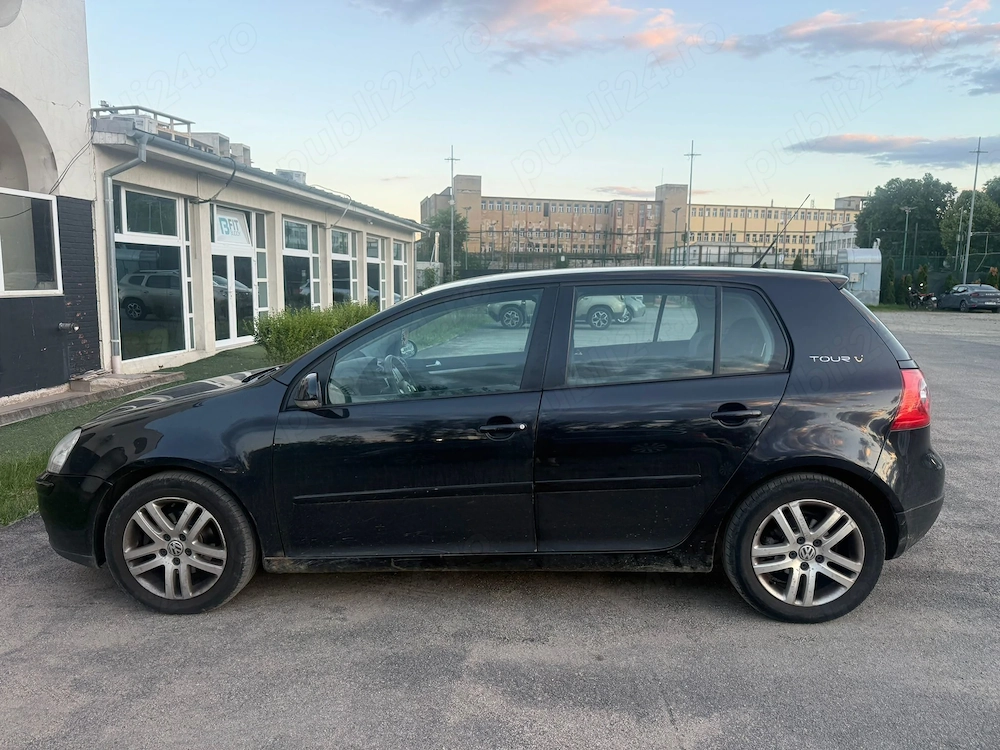 Vând Volkswagen Golf V scurt