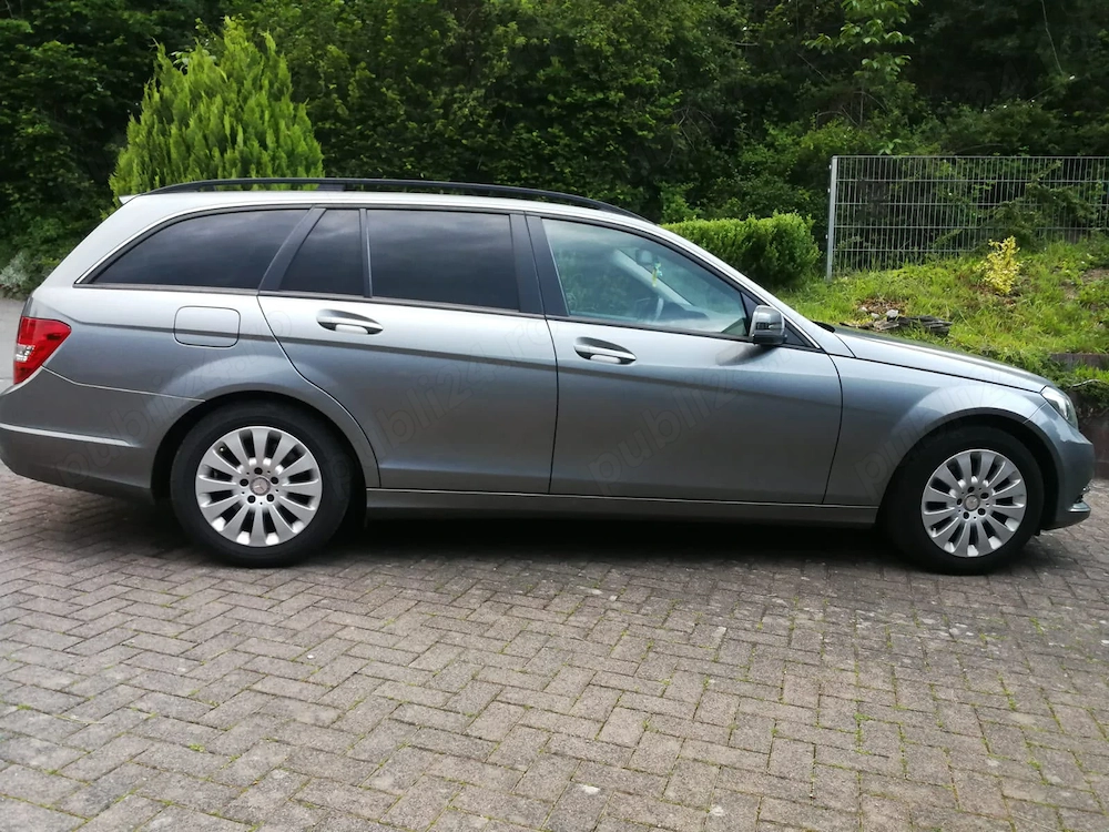 Vând Mercedes C-class 
