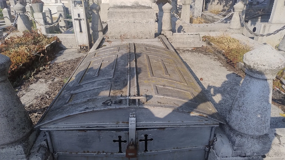 Cimitir Bolovani Ploiesti- Vanzare cavou subteran cu 3 cripte    