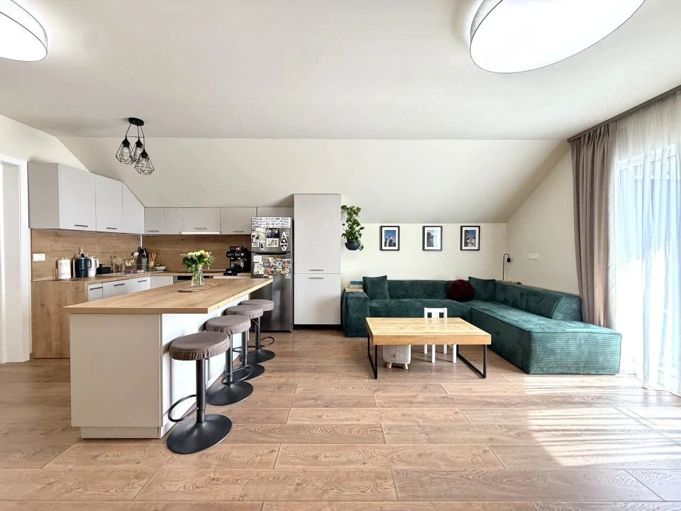 Apartament spatios, 3 camere, pod amenajat, zona centrala Dumbravita